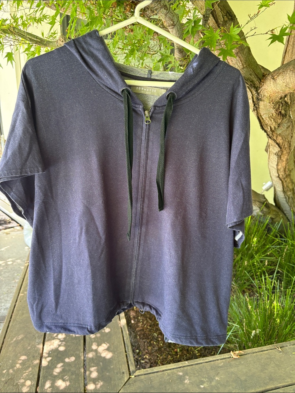 209wst38 Navy Zip-Front Short Sleeve Hoodie with pockets